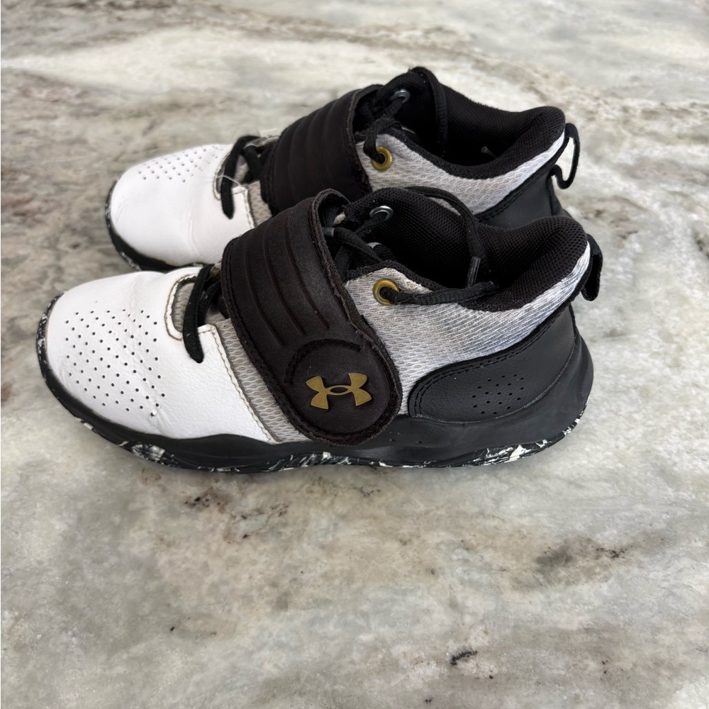Under Armour Boys Grade School UA Zone BB Basketball Shoes Size 1.5Y
